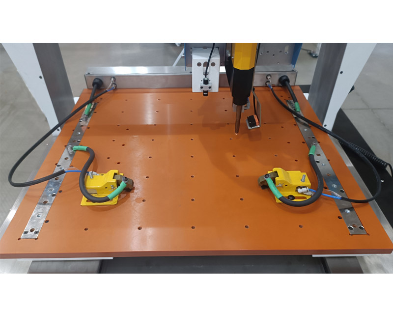 0505桌面式栽钉机